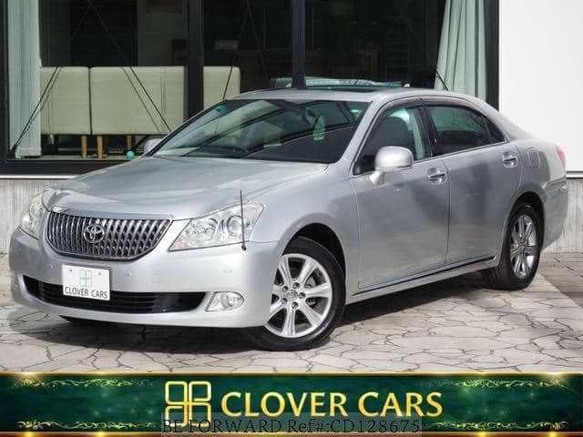 2011 Toyota Crown Majesta — photo 1